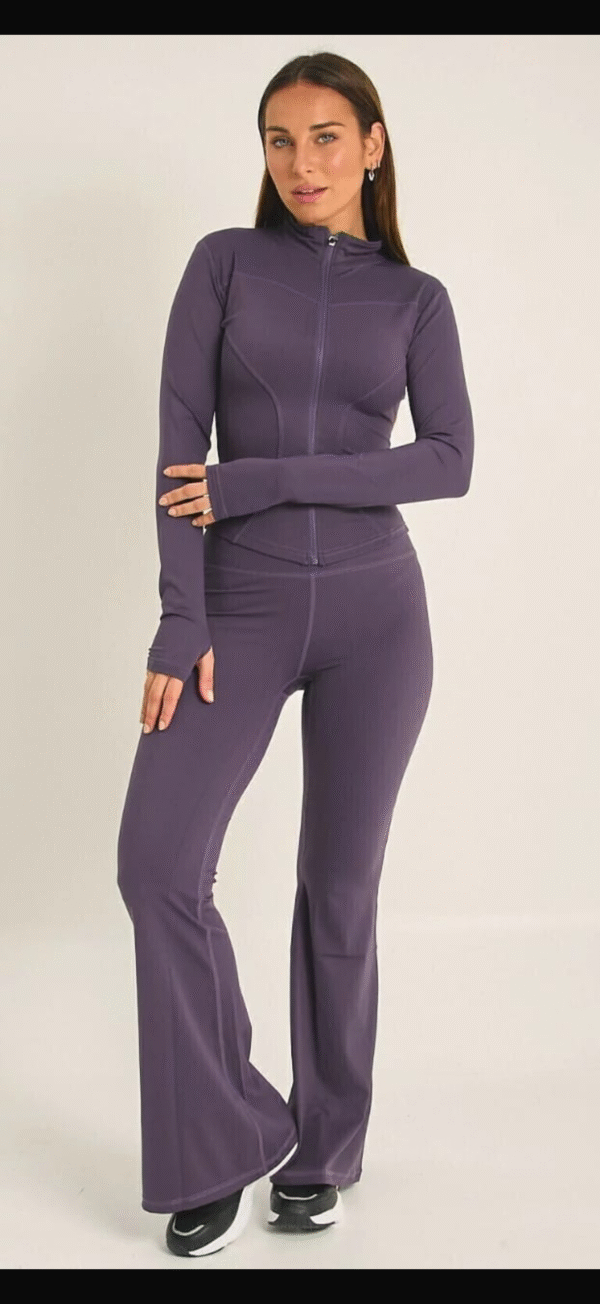 Mujer con un catsuit oxford