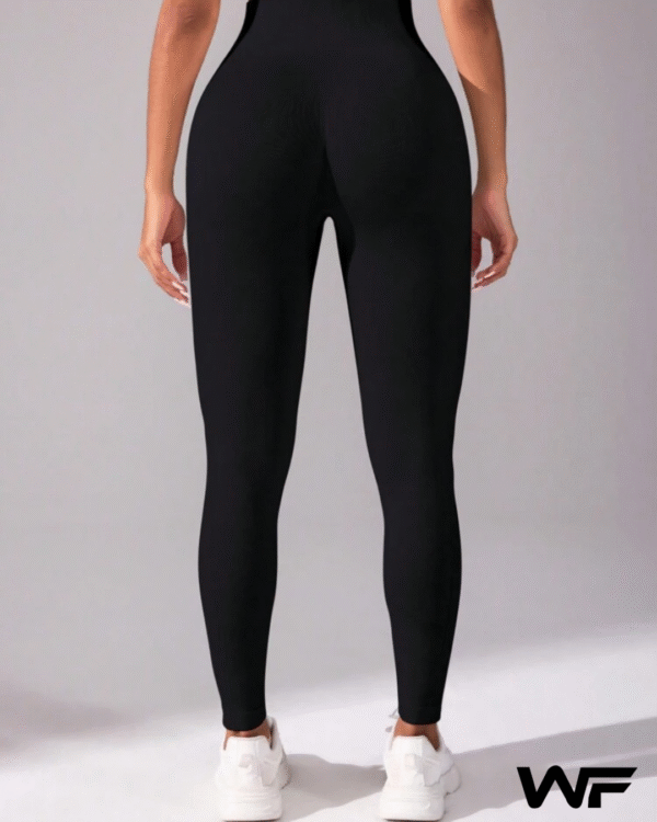 Seamless total black